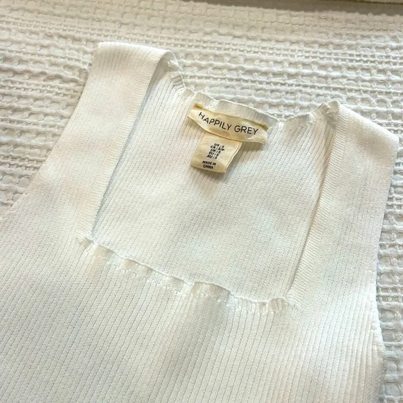 Women’s white bodysuit! XS! NWOT 💌🎀 - Picture 2 of 6